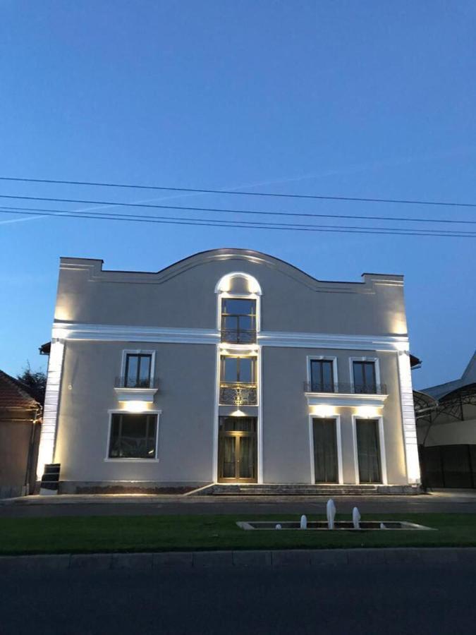 Regal Ballroom Caransebeş Eksteriør billede