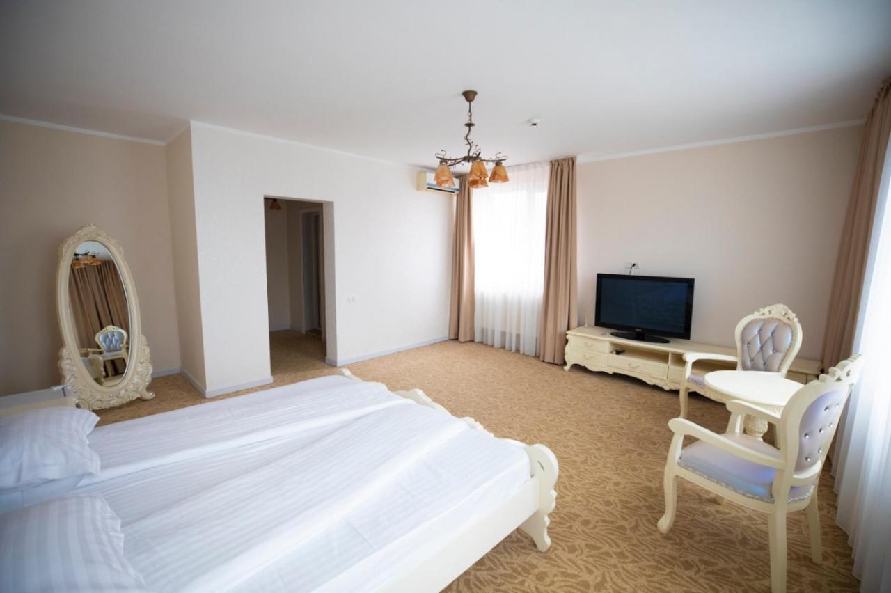 Regal Ballroom Caransebeş Eksteriør billede