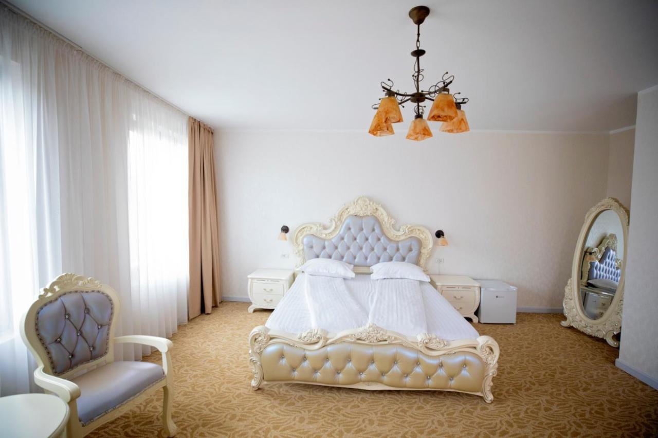 Regal Ballroom Caransebeş Eksteriør billede