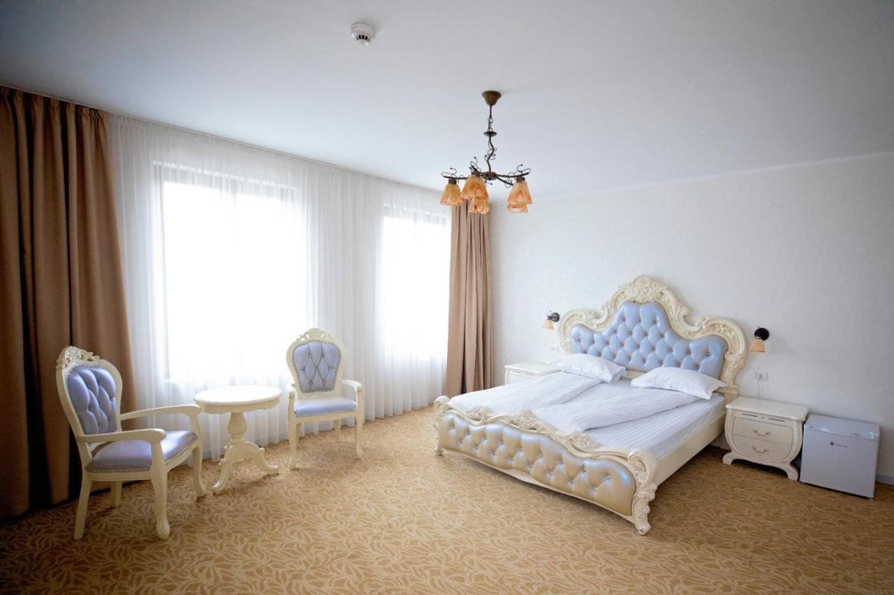 Regal Ballroom Caransebeş Eksteriør billede