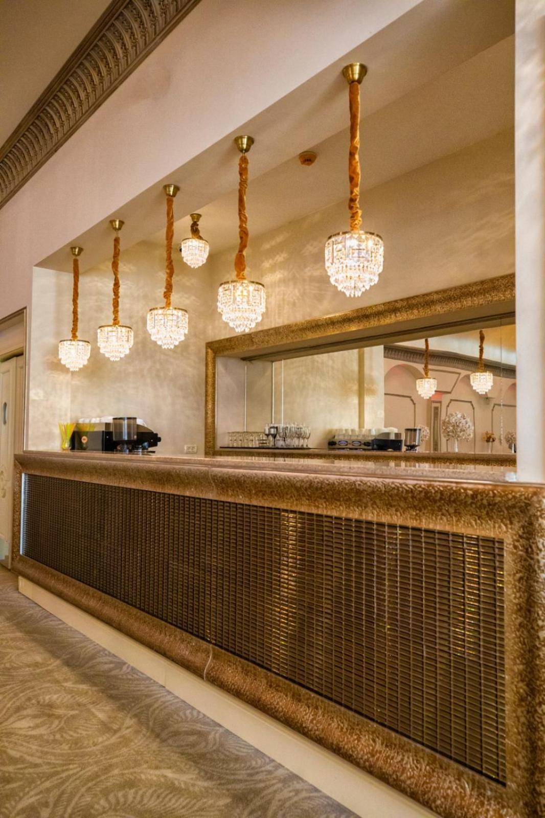 Regal Ballroom Caransebeş Eksteriør billede